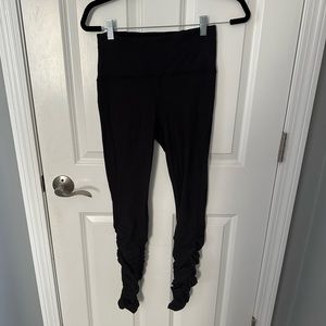 Black Lululemon Scrunch Leggings
